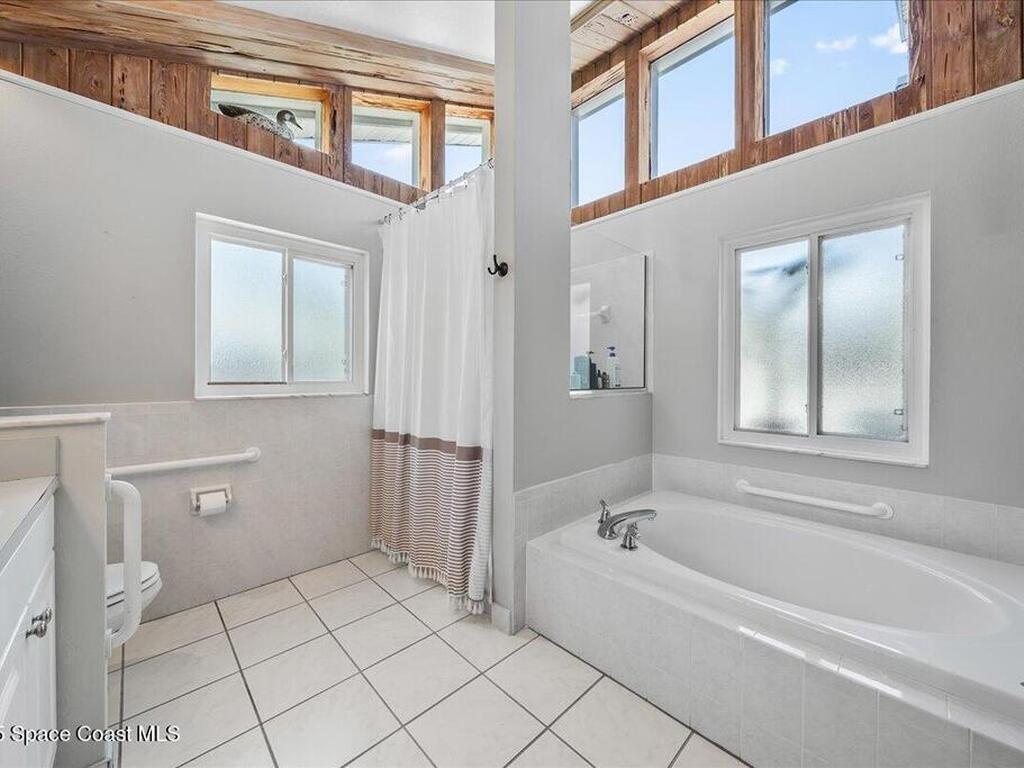 832 Indian River Drive, Melbourne, FL 32935