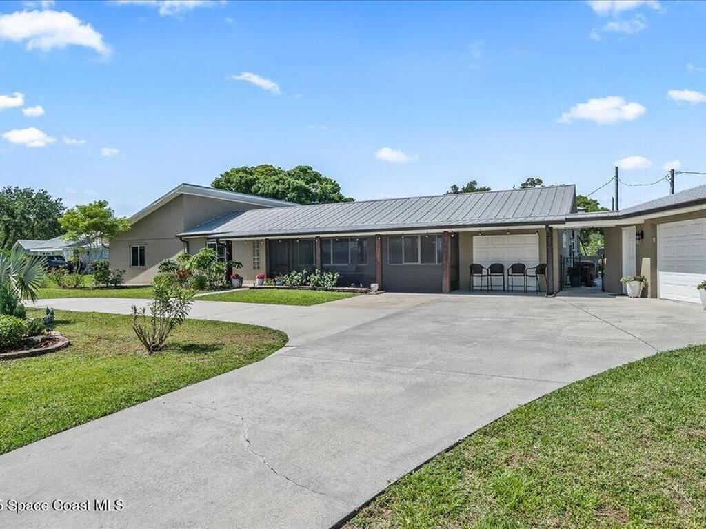 832 Indian River Drive, Melbourne, FL 32935