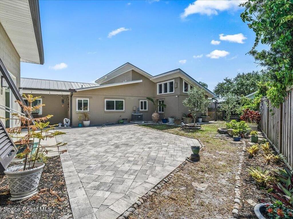 832 Indian River Drive, Melbourne, FL 32935