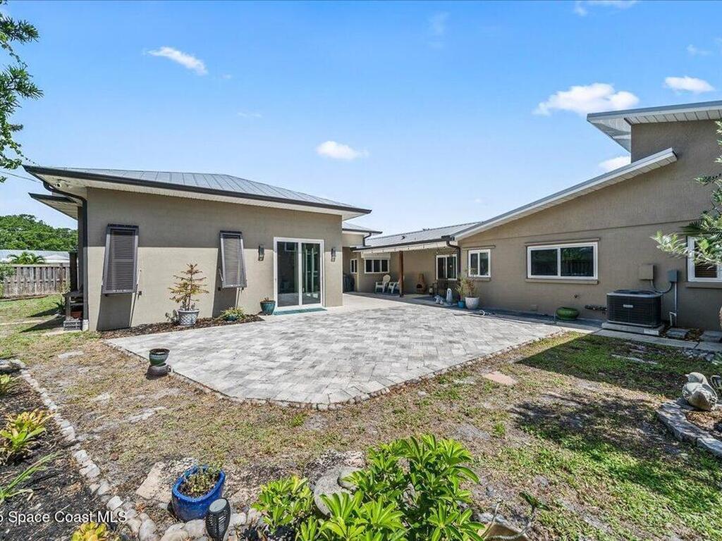 832 Indian River Drive, Melbourne, FL 32935
