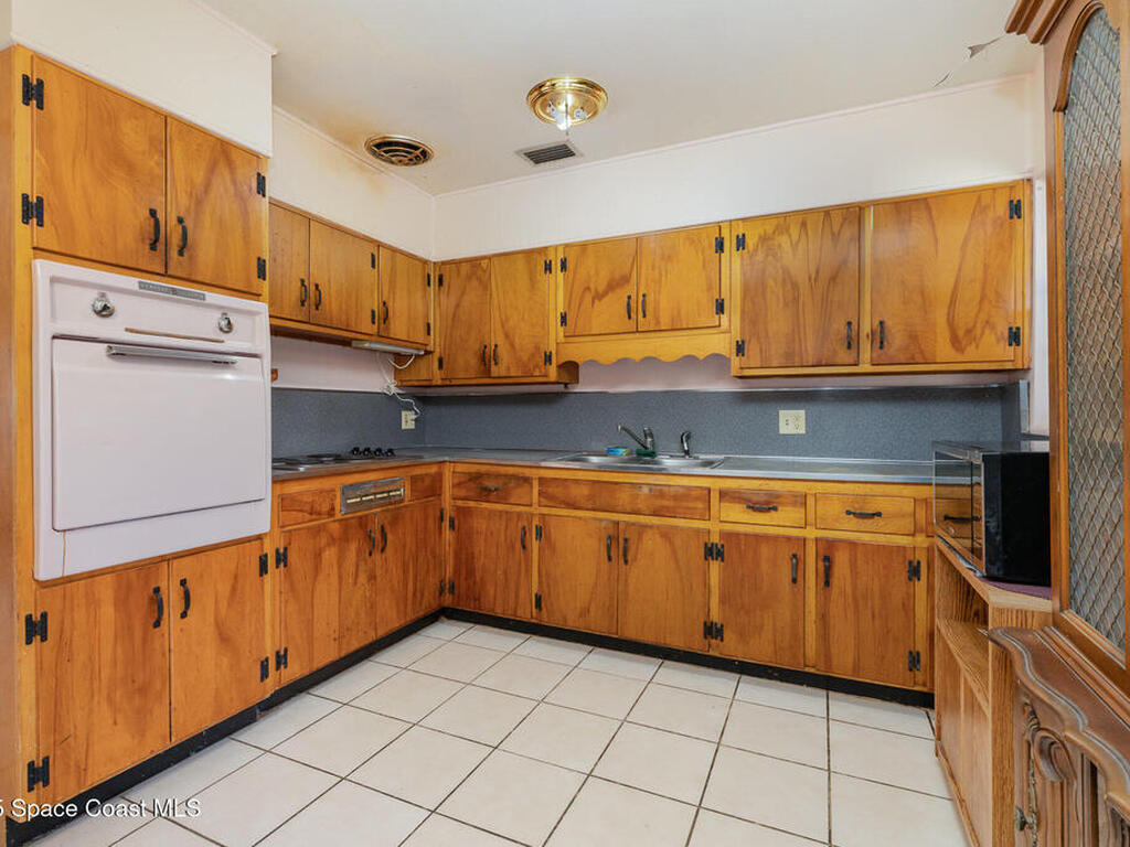 633 Nida Drive, Melbourne, FL 32935