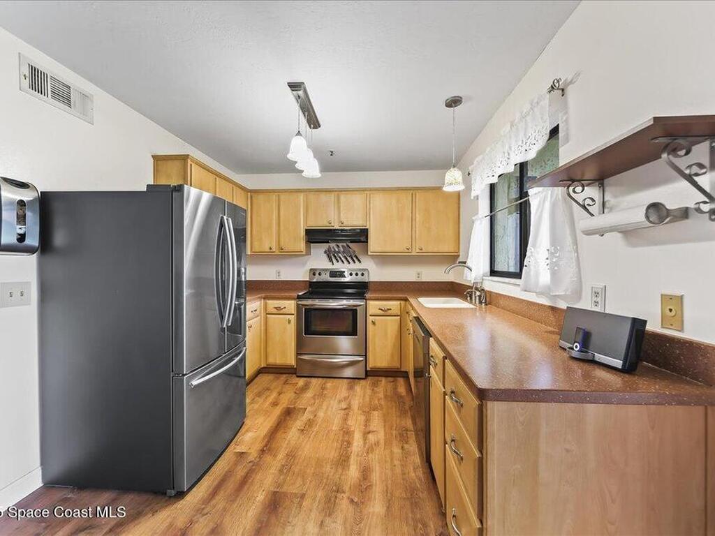 7817 Shadowood Drive, Melbourne, FL 32904
