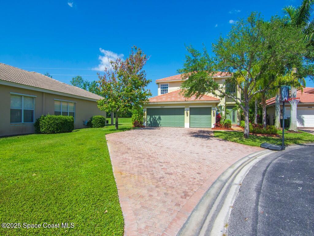 1907 Grey Falcon Circle, Vero Beach, FL 32962