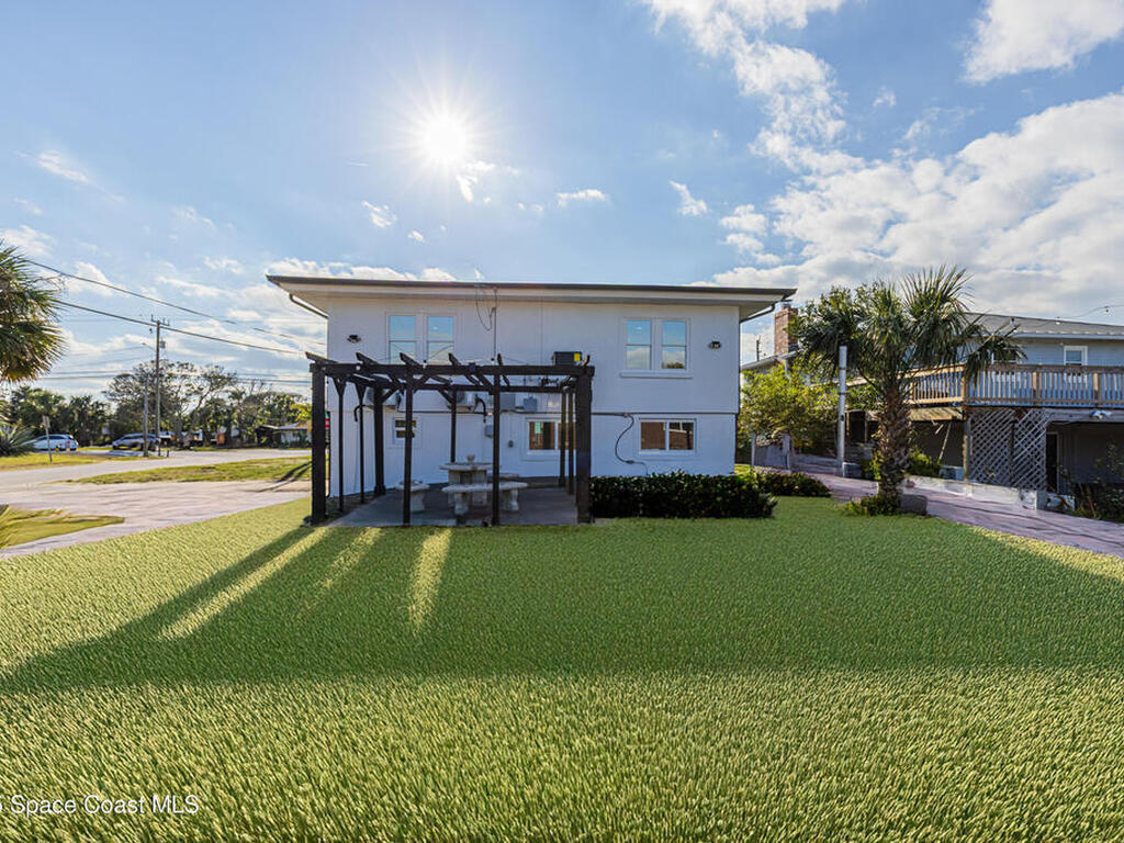 2061 S Peninsula Drive, Daytona Beach, FL 32118