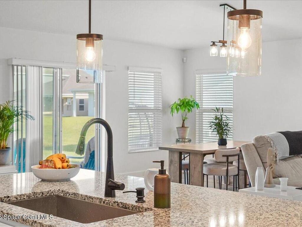 527 Glaspell Circle, Palm Bay, FL 32909
