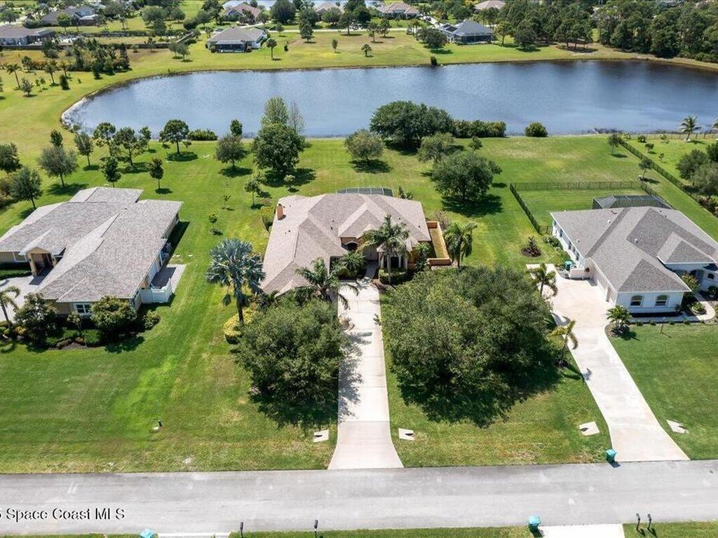 4068 Gardenwood Circle, Grant, FL 32949