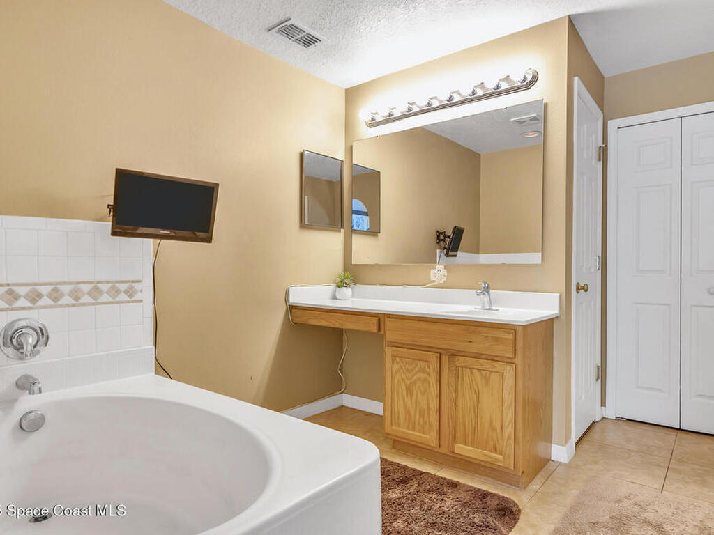 2338 Maeve Circle, Melbourne, FL 32904