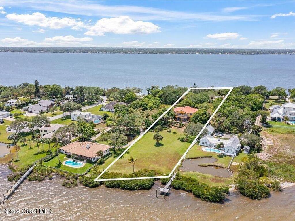 9340 S Tropical Trail, Merritt Island, FL 32952