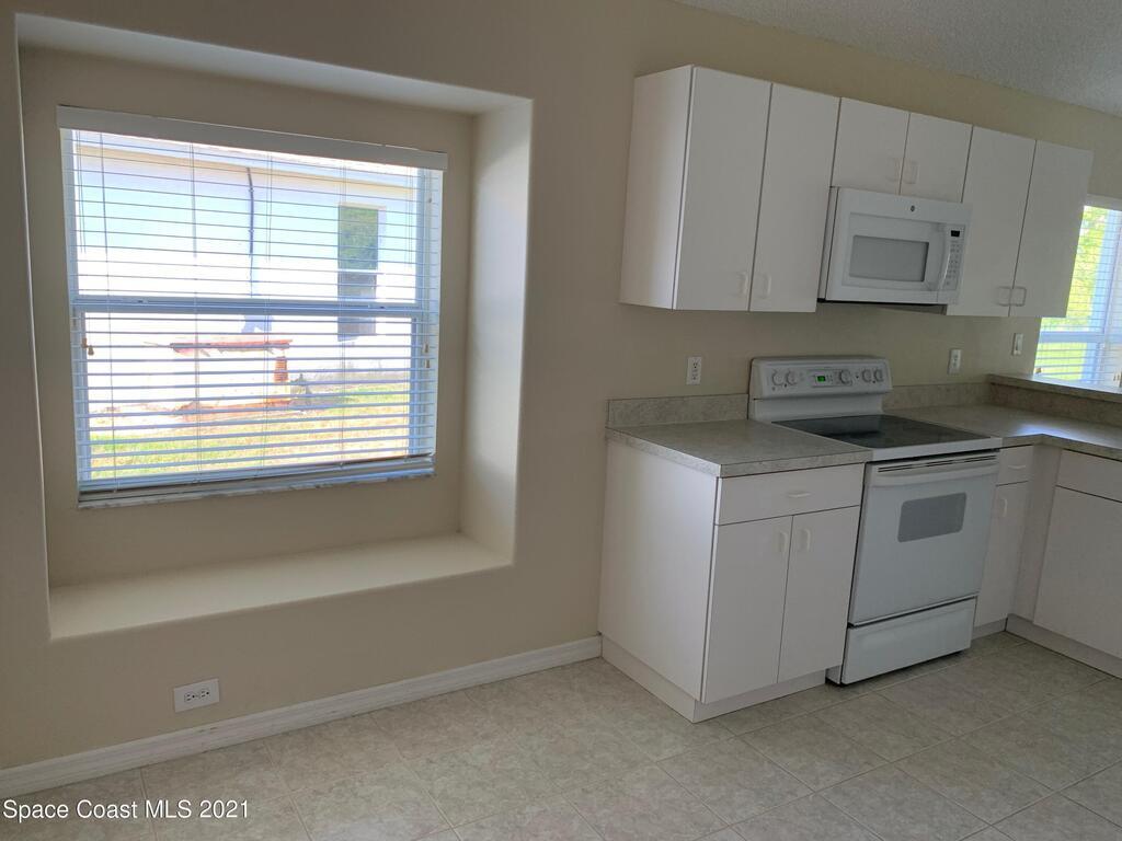1080 Pine Creek Circle, Palm Bay, FL 32905