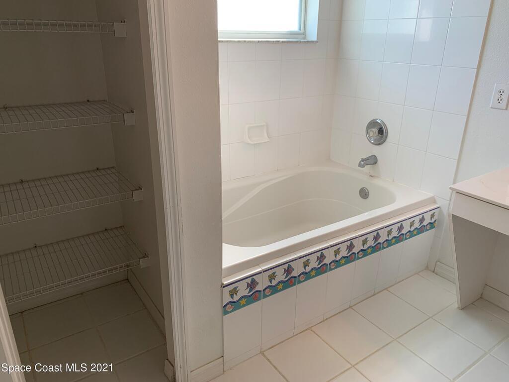 1080 Pine Creek Circle, Palm Bay, FL 32905