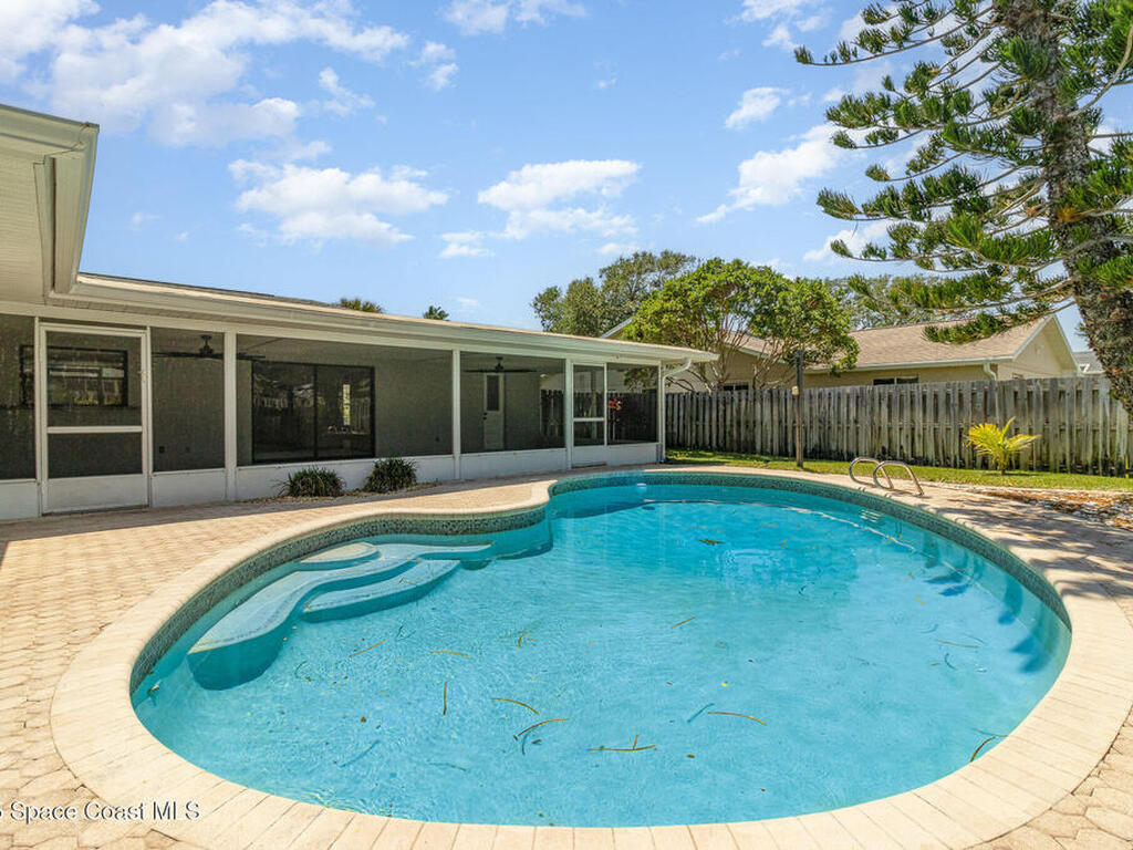 660 S Hedgecock Square, Satellite Beach, FL 32937