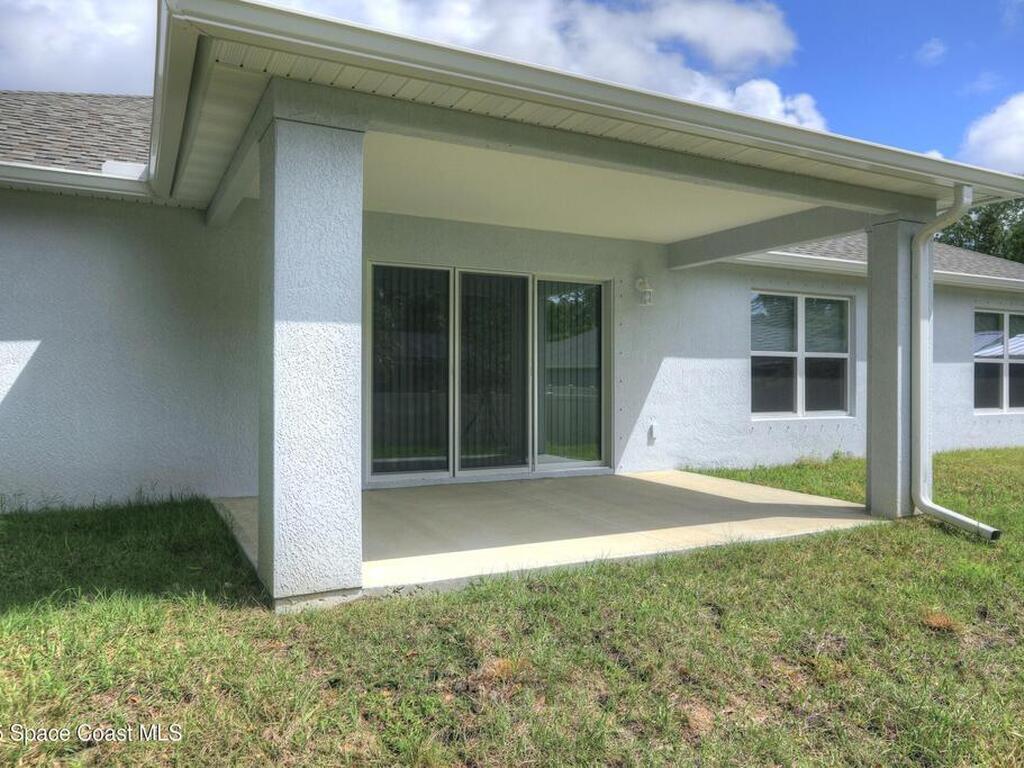 426 Lanfair Avenue, Sebastian, FL 32958