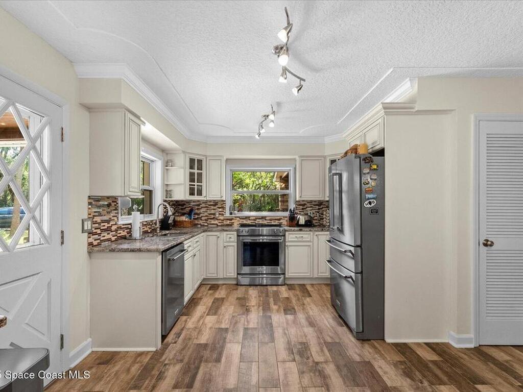 800 Hidden Oaks Lane, Oak Hill, FL 32759