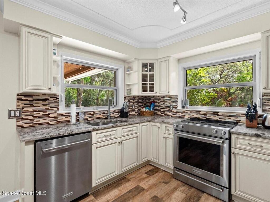 800 Hidden Oaks Lane, Oak Hill, FL 32759