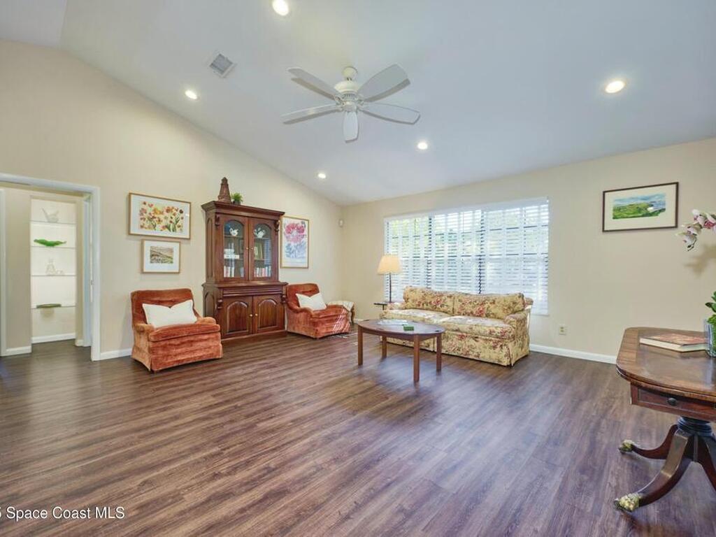 527 10th Court, Vero Beach, FL 32962