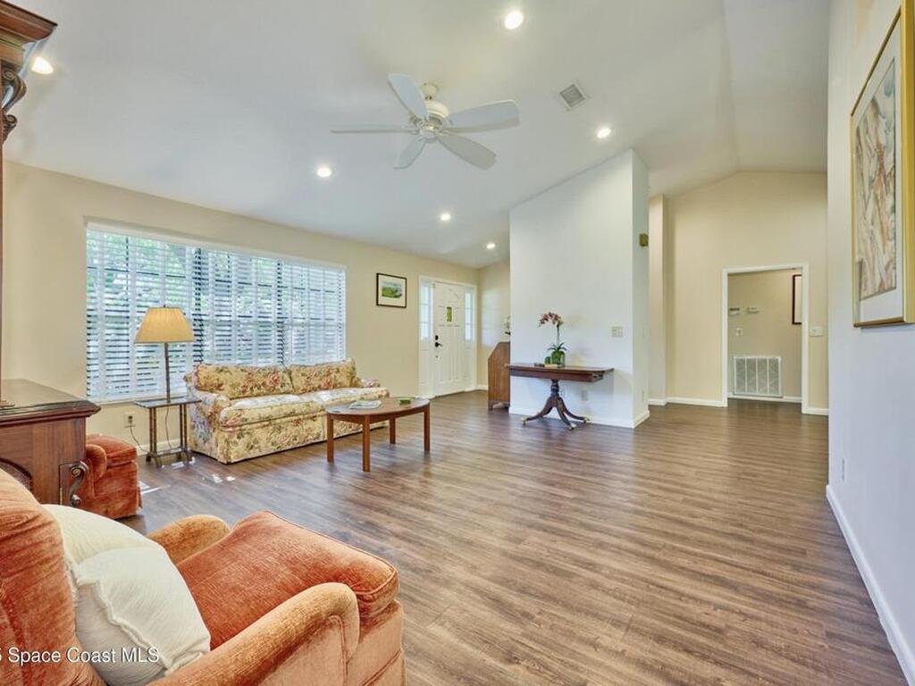 527 10th Court, Vero Beach, FL 32962