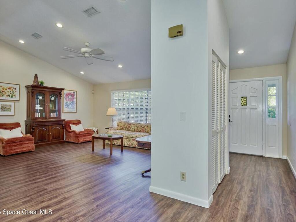527 10th Court, Vero Beach, FL 32962