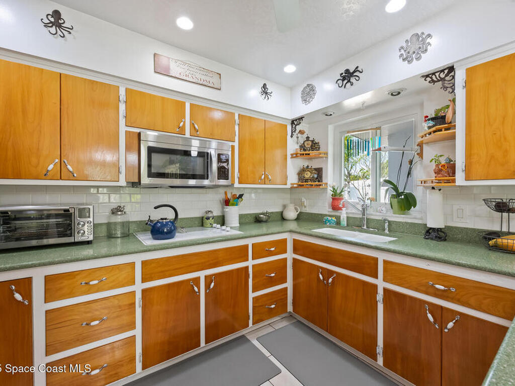 2571 Carmel Road, Indialantic, FL 32903