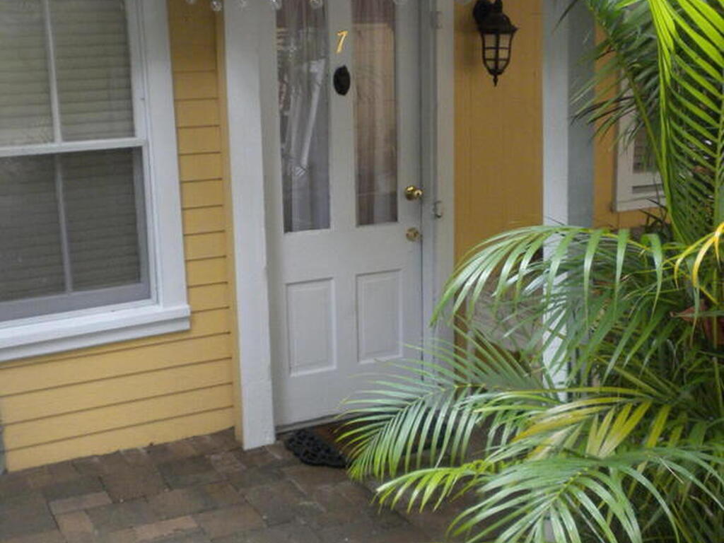 31 Barton Avenue, Rockledge, FL 32955