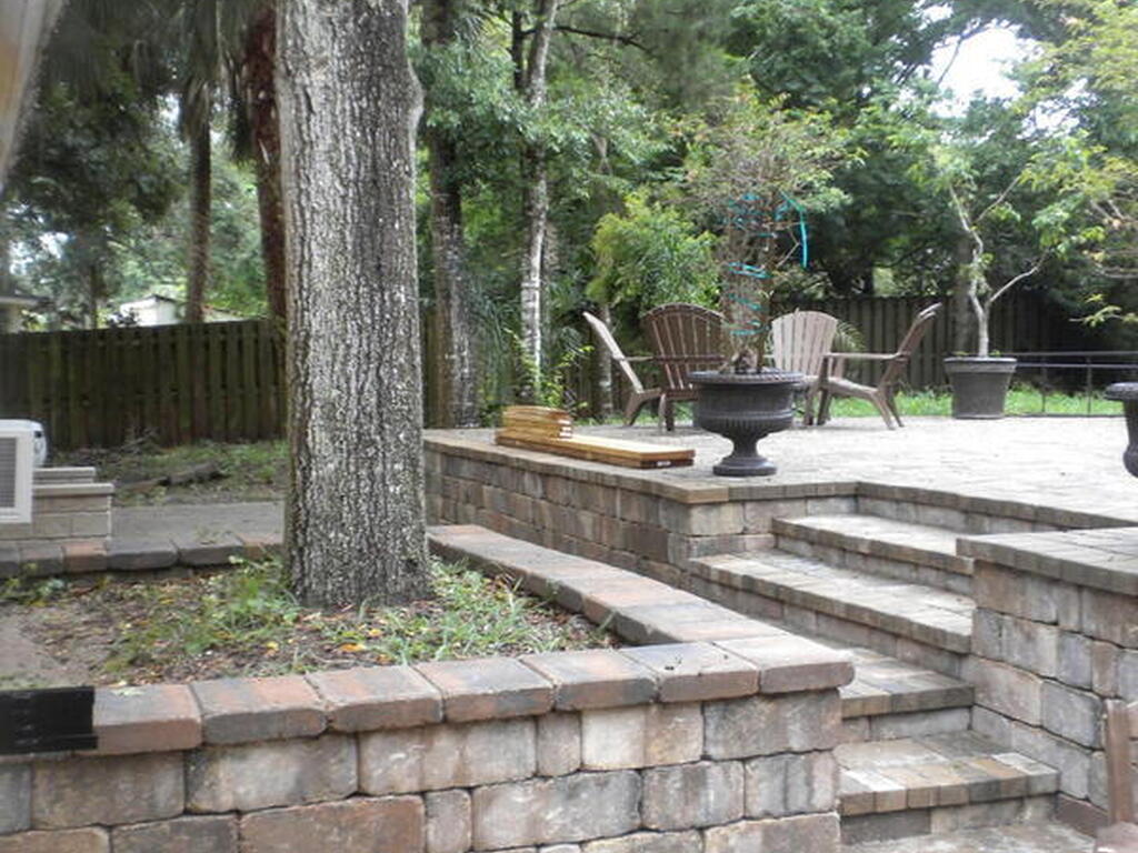 31 Barton Avenue, Rockledge, FL 32955