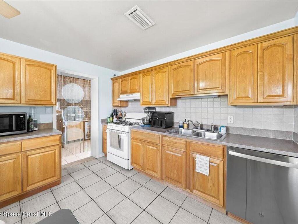 2145 Canterbury Lane, Melbourne, FL 32935