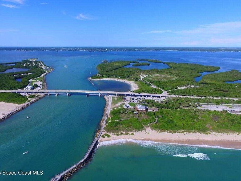 492 Marlin Circle, Barefoot Bay, FL 32976
