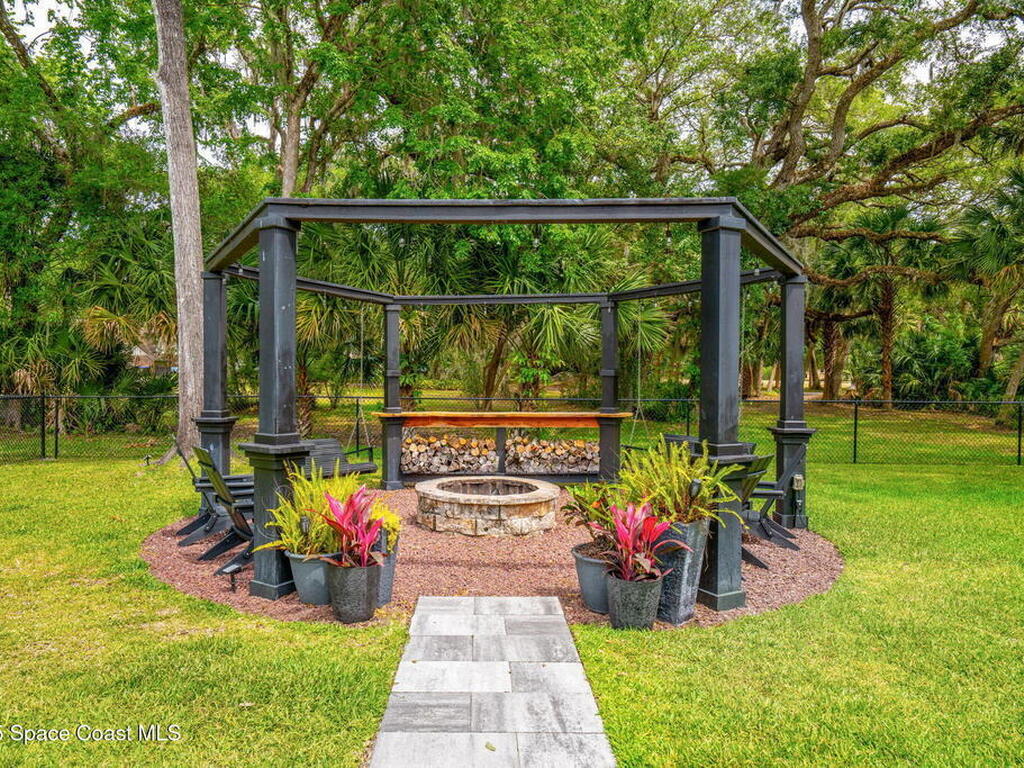 3592 S Park Avenue, Titusville, FL 32780