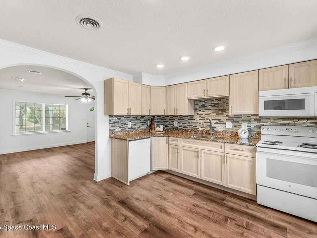 925 Bell Street, Melbourne, FL 32935