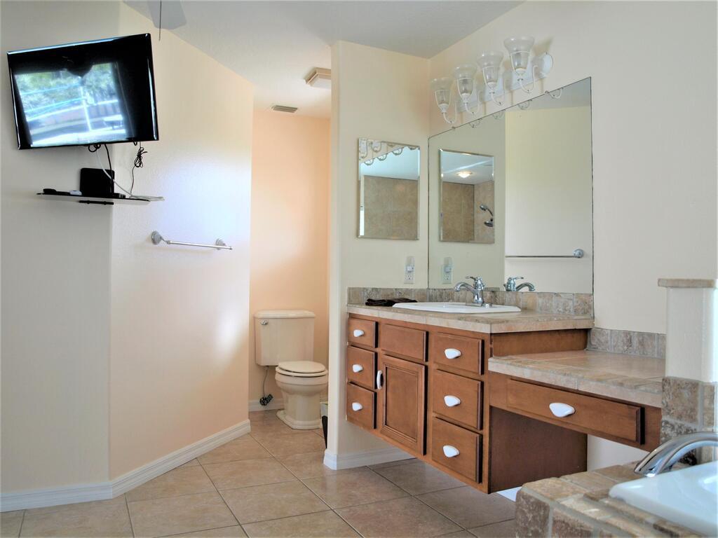 4566 Serna Avenue, Malabar, FL 32950