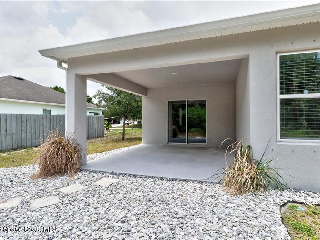 9036 103rd Avenue, Vero Beach, FL 32967