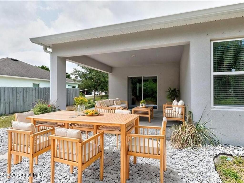 9036 103rd Avenue, Vero Beach, FL 32967