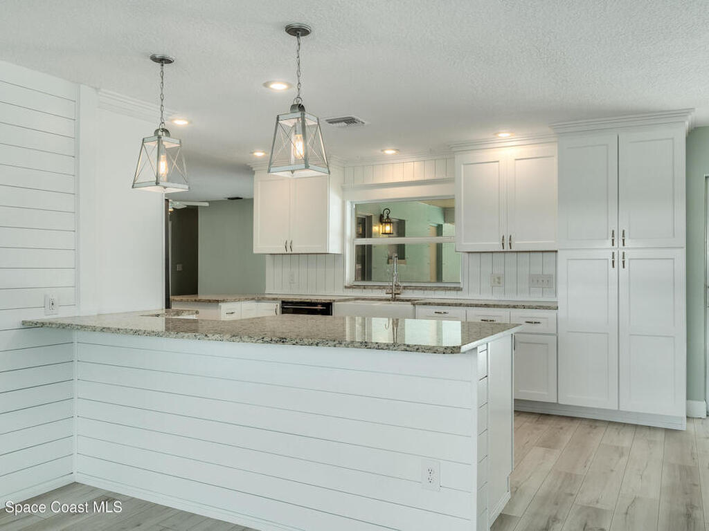 290 S Robert Way, Satellite Beach, FL 32937
