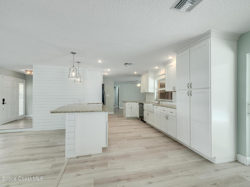 290 S Robert Way, Satellite Beach, FL 32937