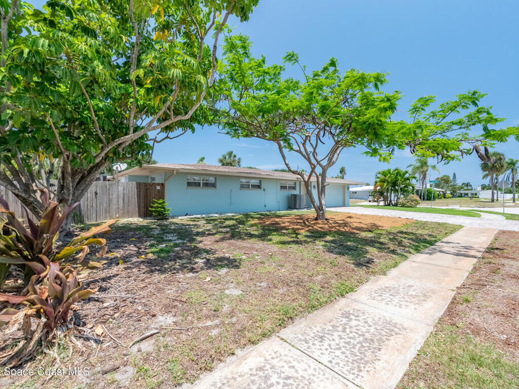 290 S Robert Way, Satellite Beach, FL 32937
