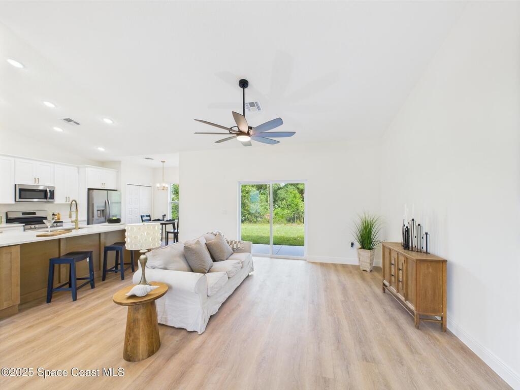 8126 97th Avenue, Vero Beach, FL 32967