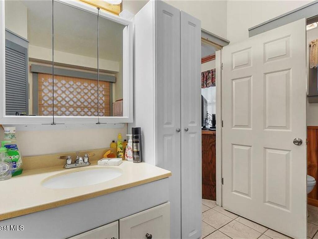 8516 99th Court, Vero Beach, FL 32967