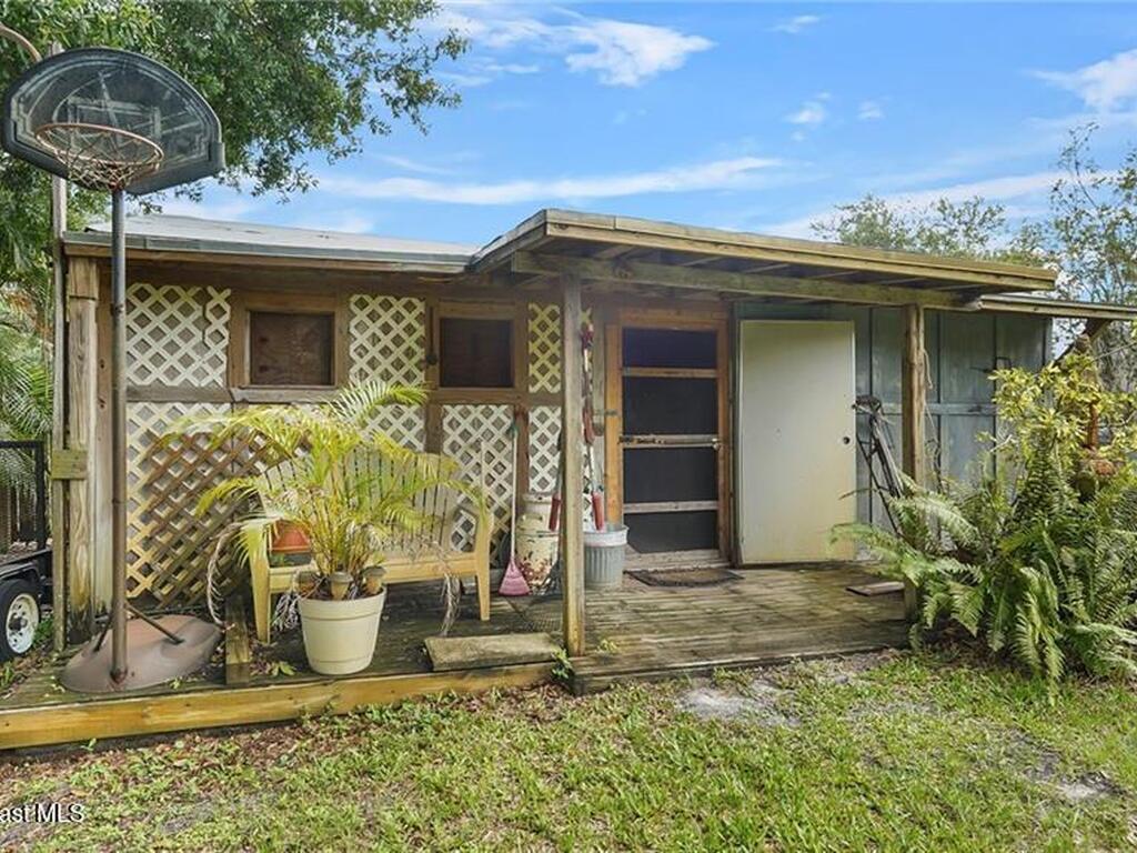 8516 99th Court, Vero Beach, FL 32967
