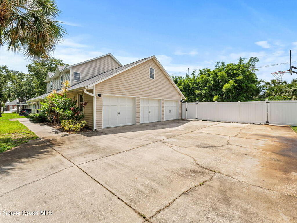 2225 Royal Oaks Drive, Rockledge, FL 32955
