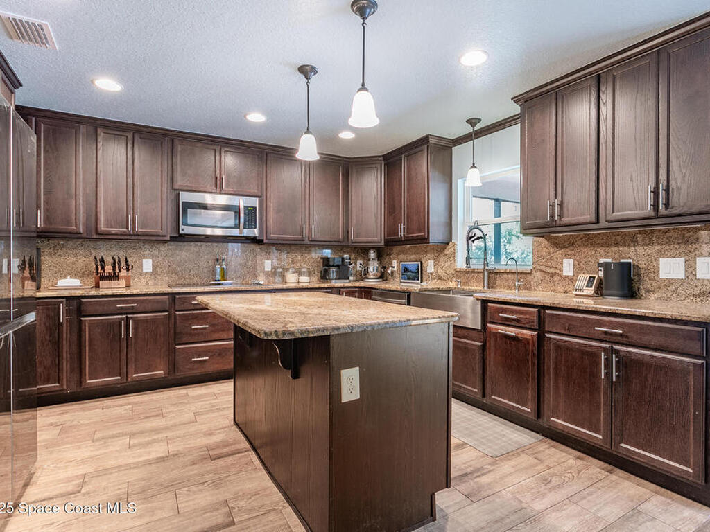 2501 Eldron Boulevard, Palm Bay, FL 32909
