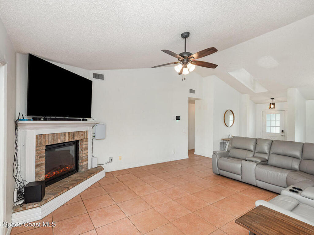 4265 Robins Hill Court, Mims, FL 32754