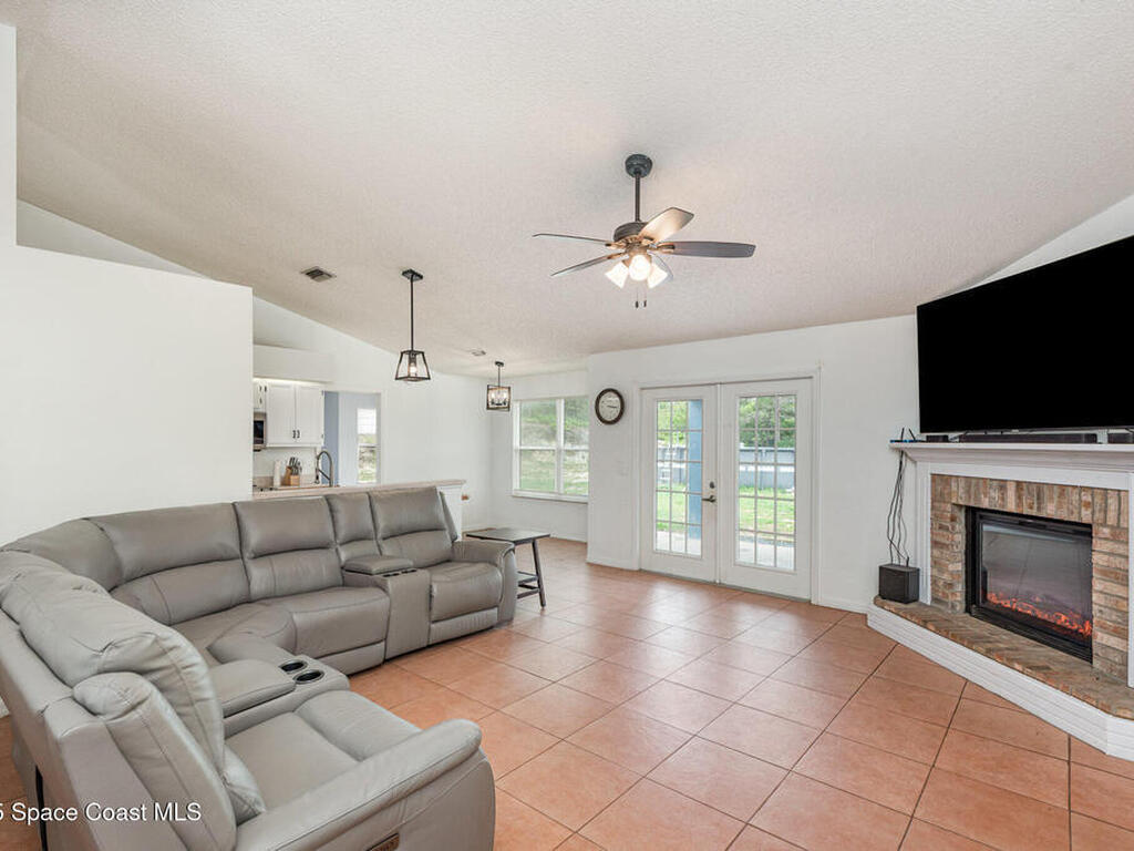 4265 Robins Hill Court, Mims, FL 32754