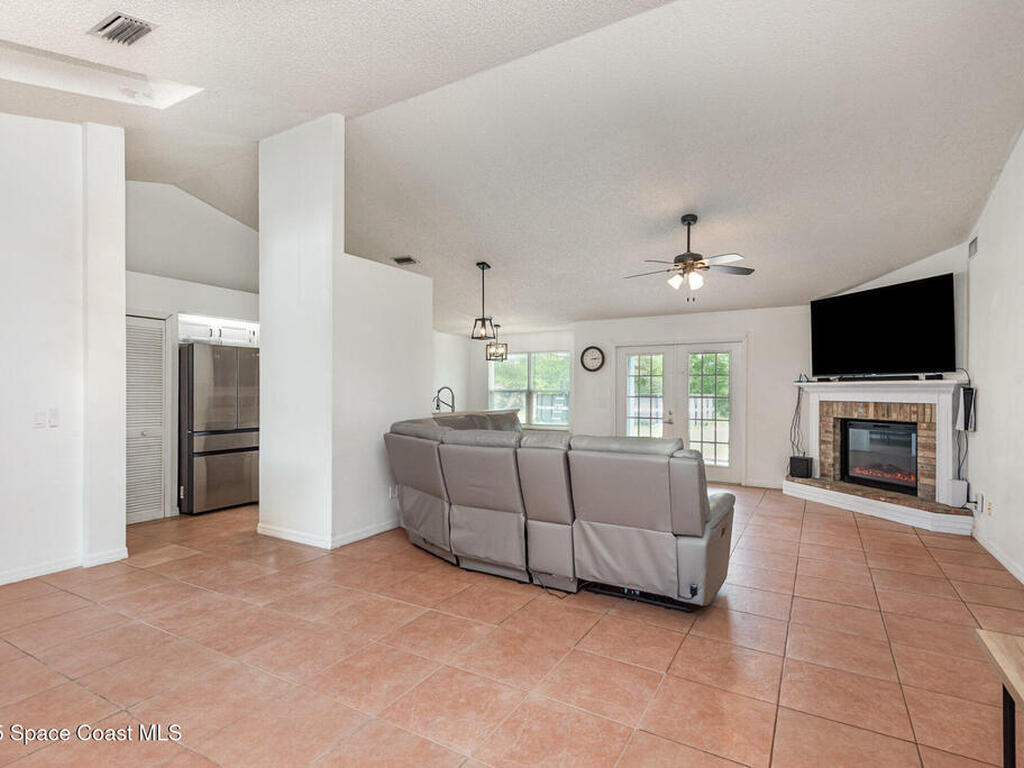 4265 Robins Hill Court, Mims, FL 32754