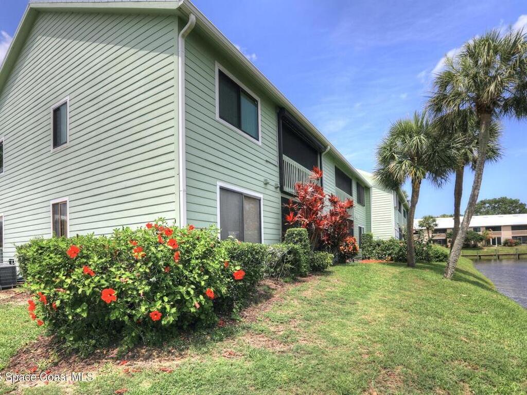 5725 Pelican Pointe Drive, Sebastian, FL 32958
