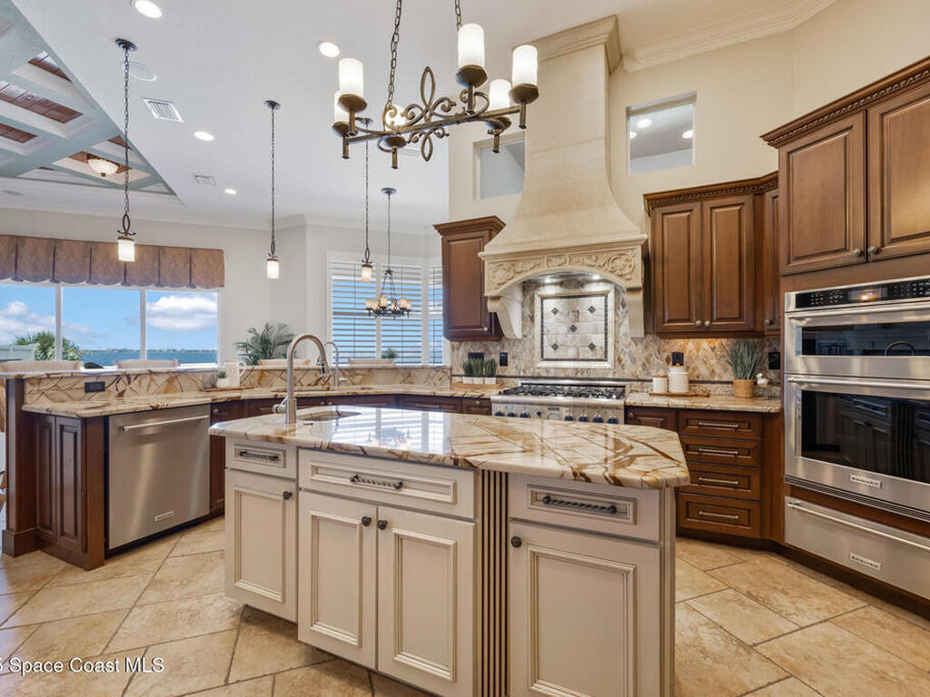 671 Indian River Drive, Melbourne, FL 32935