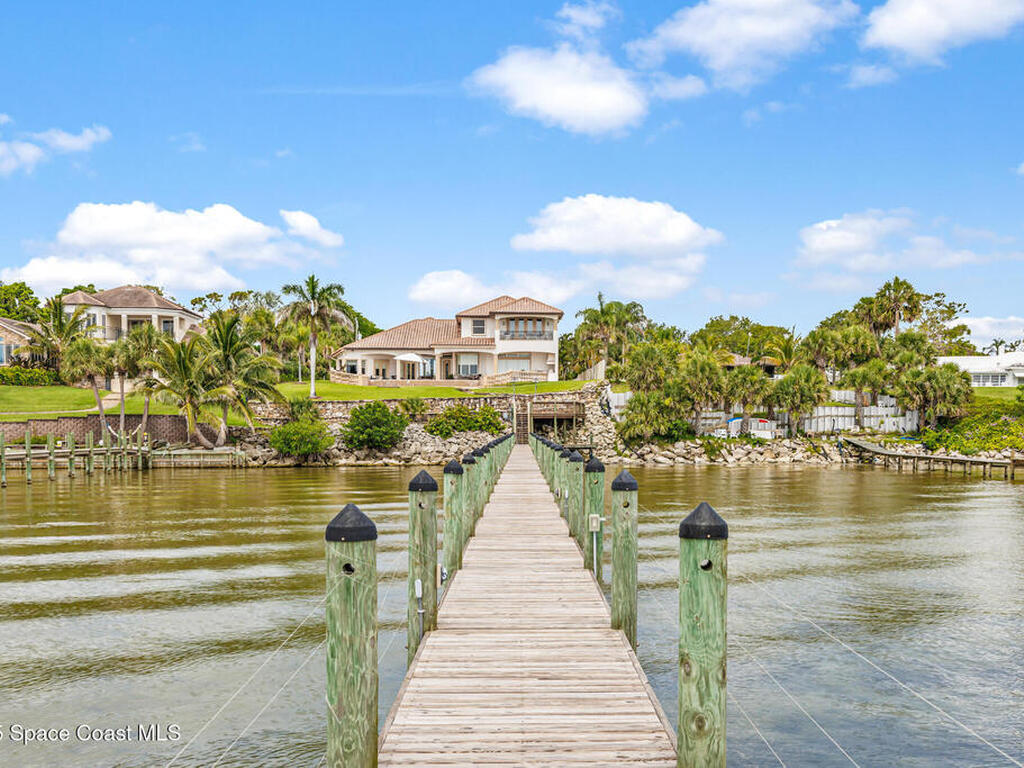 671 Indian River Drive, Melbourne, FL 32935