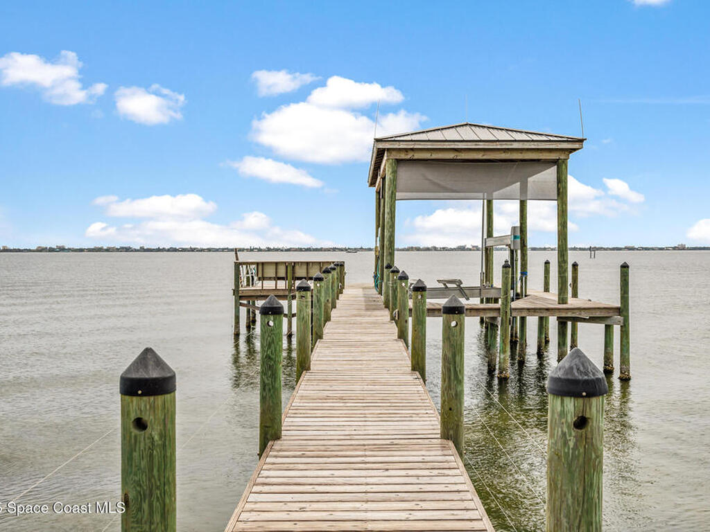 671 Indian River Drive, Melbourne, FL 32935