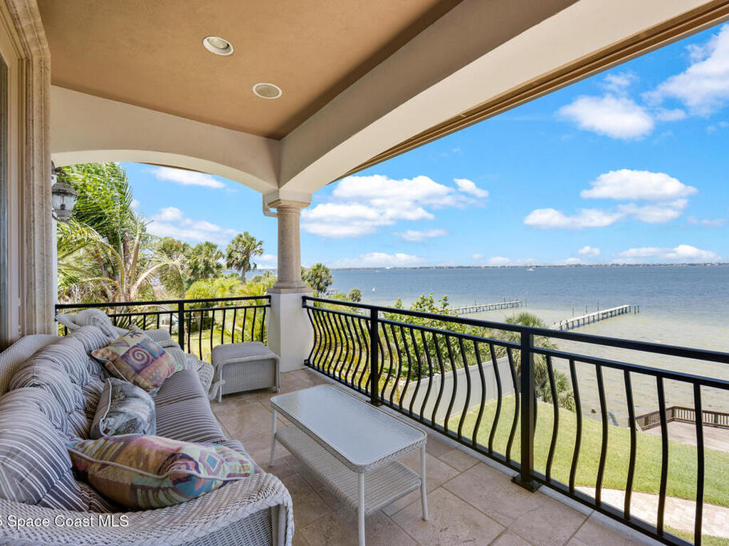 671 Indian River Drive, Melbourne, FL 32935