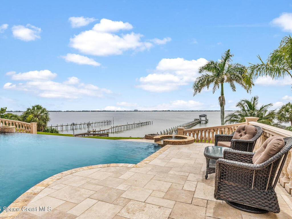 671 Indian River Drive, Melbourne, FL 32935