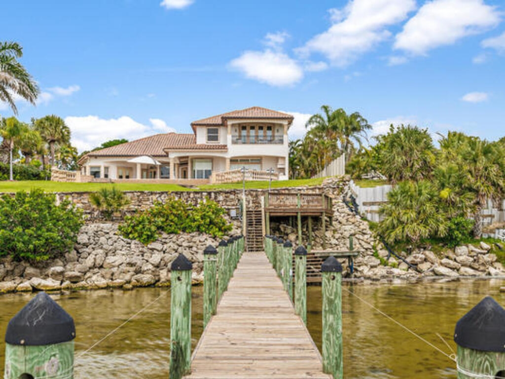 671 Indian River Drive, Melbourne, FL 32935