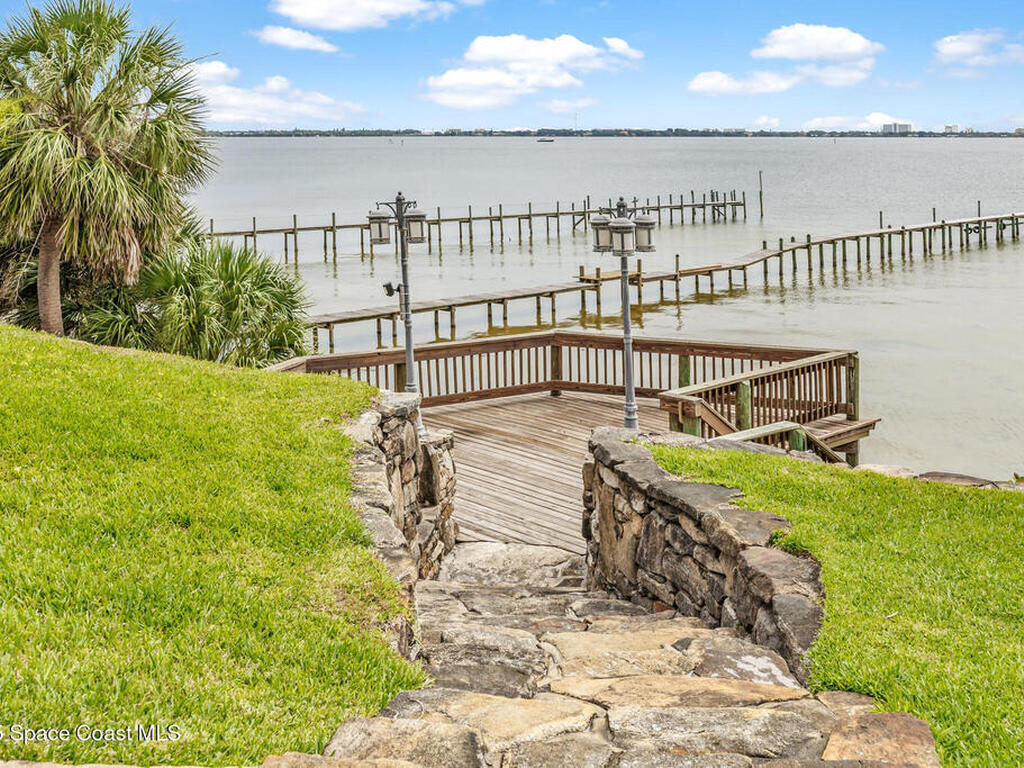 671 Indian River Drive, Melbourne, FL 32935